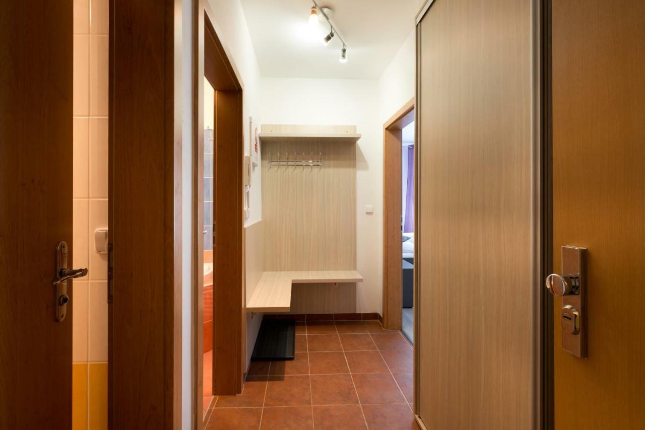 B2B Apartments Ихлава Екстериор снимка